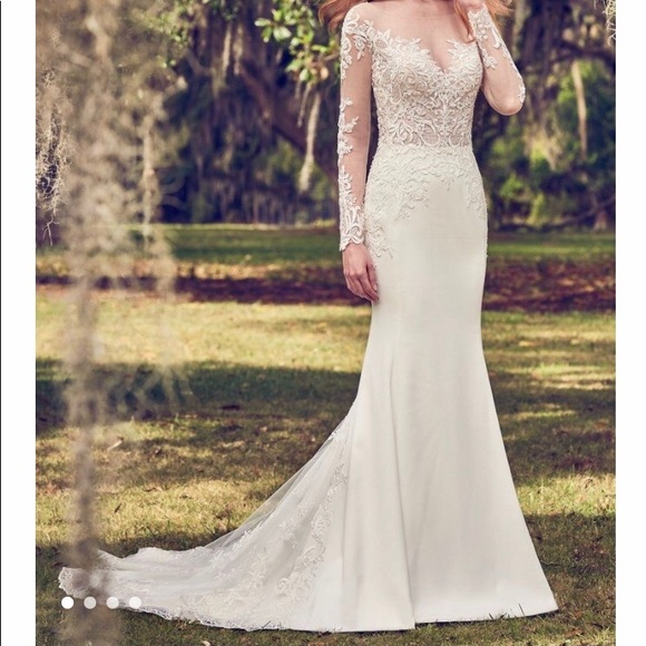 Never Worn Unaltered Wedding Gown - Picture 2 of 8